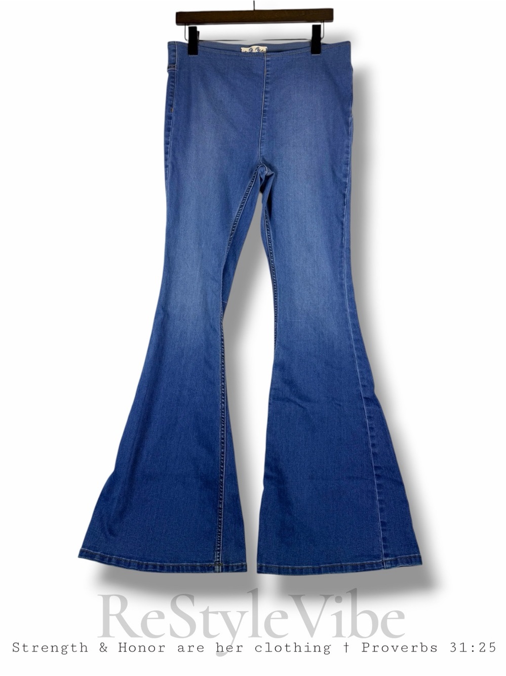 WE THE FREE PEOPLE Women’s Size 31 Denim Jeans Flare Pull On Style High Rise Fit